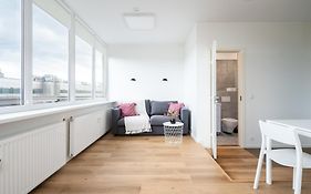 Hilltop Apartments - Studio Rooms In City Centre